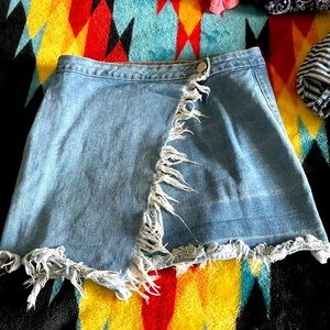Fashion nova jean skirt (L)